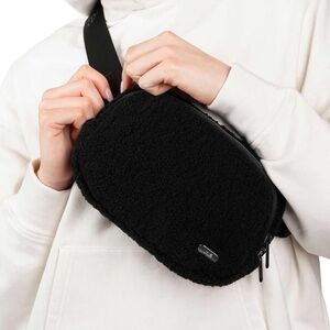 LOLË Lole - Sherpa Belt Bag, Unisex, Black, Adjustable, Multipurpose